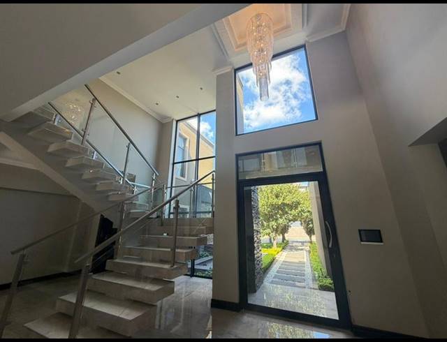 5 BEDROOM HOUSE FOR SALE IN BLUE VALLEY GOLF ESTATE